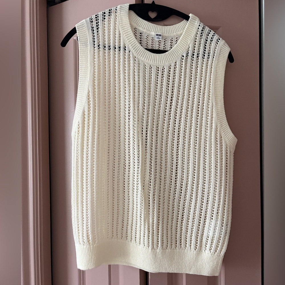 Uniqlo Knit Sleeveless Tank Top in Cream
